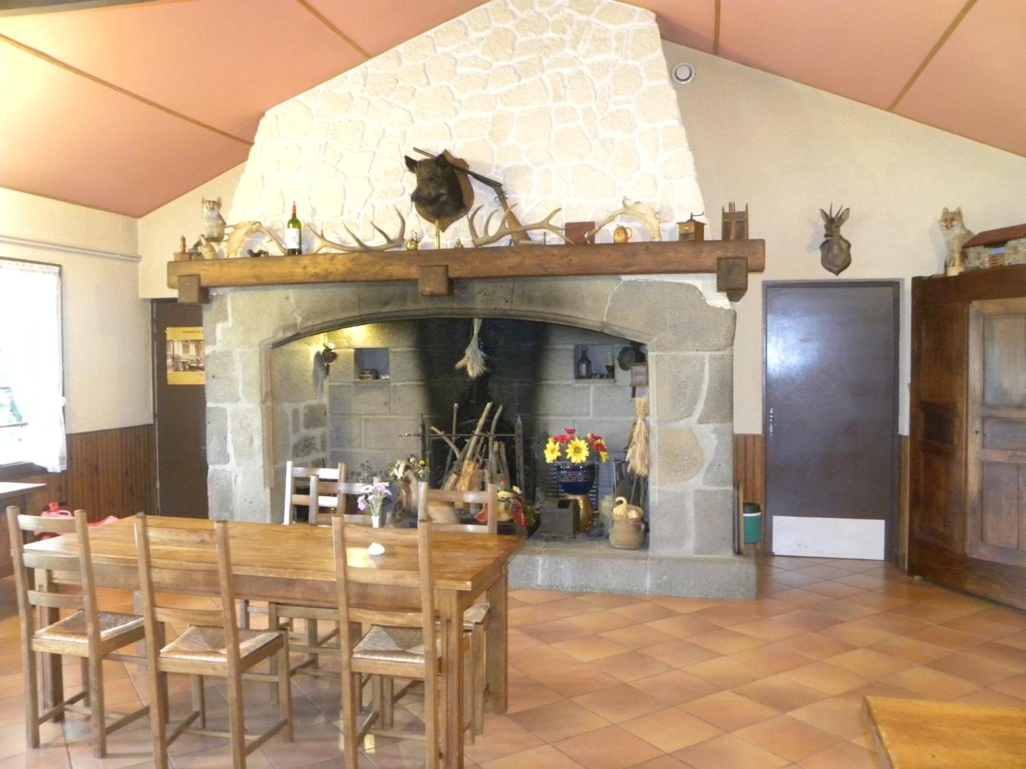 Ruynes-en-Margeride Auberge Les Volpilieres المظهر الخارجي الصورة