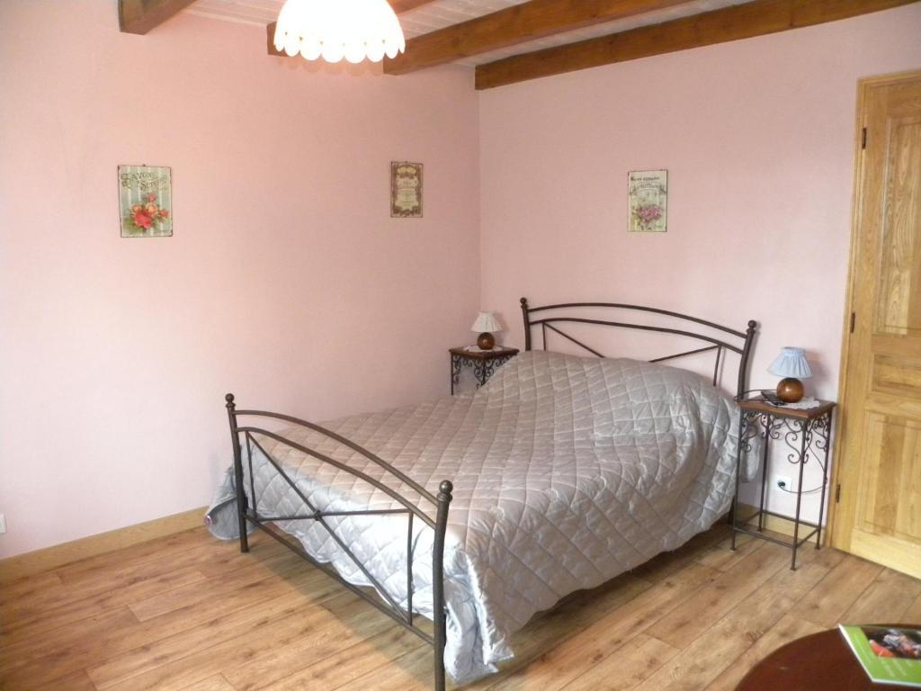 Ruynes-en-Margeride Auberge Les Volpilieres الغرفة الصورة
